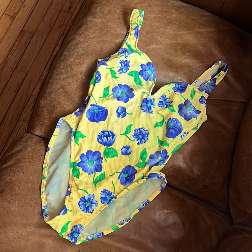 🌞Sunny Swimsuit, women’s sz 8, fits sz. 2-8, Coral Key, lightly-lined 1-pc